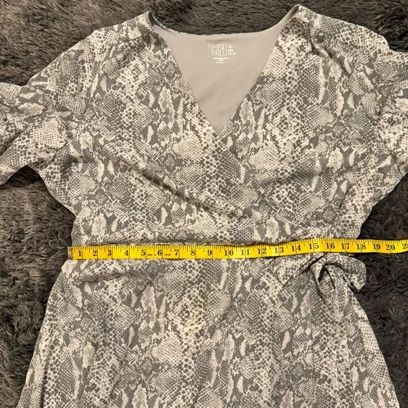 Time and Tru Gray Snakeskin Dress - Picture 8 of 13